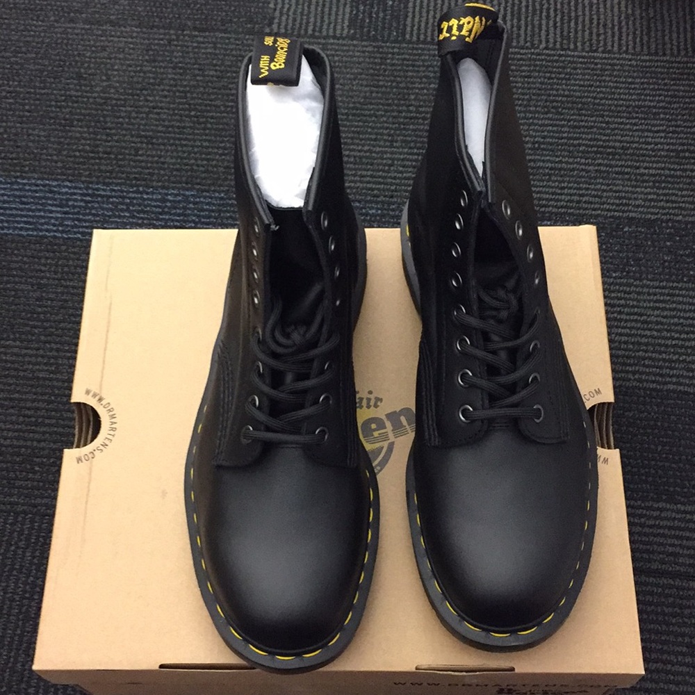 NWT Black Leather Dr Martens Boot